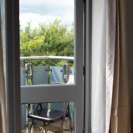 Well-equipped 4 Bedroom House Close To Centre Hébergement de vacances