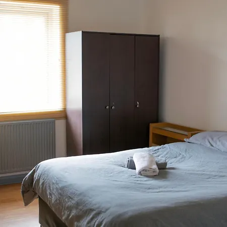 Well-equipped 4 Bedroom House Close To Centre * Leeds (West Yorkshire)