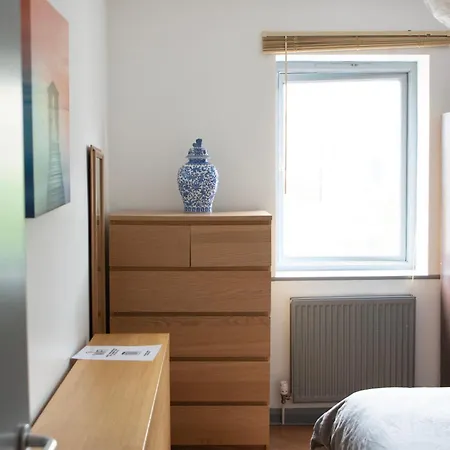 Well-equipped 4 Bedroom House Close To Centre