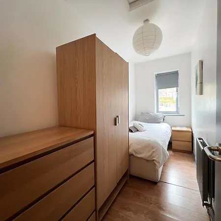 Well-equipped 4 Bedroom House Close To Centre