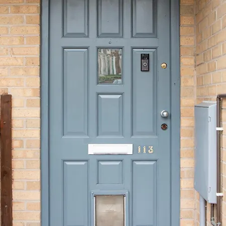 Well-equipped 4 Bedroom House Close To Centre Holiday home *