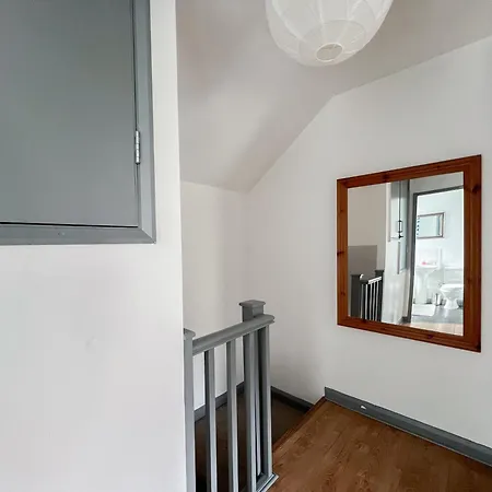 Well-equipped 4 Bedroom House Close To Centre Holiday home Leeds (West Yorkshire)