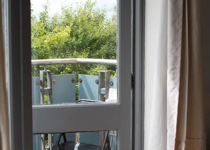 Well-equipped 4 Bedroom House Close To Centre Holiday home