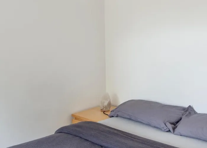 Holiday home Well-equipped 4 Bedroom House Close To Centre