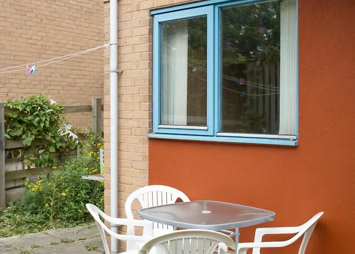 Well-equipped 4 Bedroom House Close To Centre Leeds (West Yorkshire)