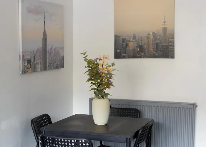 Well-equipped 4 Bedroom House Close To Centre Holiday home *