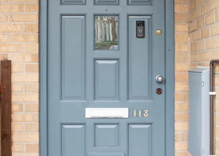 Well-equipped 4 Bedroom House Close To Centre Holiday home *