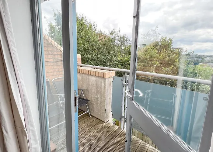 Well-equipped 4 Bedroom House Close To Centre * Leeds (West Yorkshire)