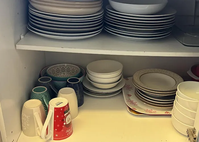 Holiday home Well-equipped 4 Bedroom House Close To Centre *