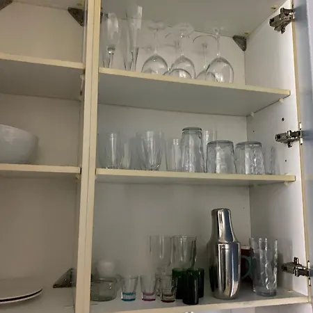 Well-equipped 4 Bedroom House Close To Centre بيت للعطل