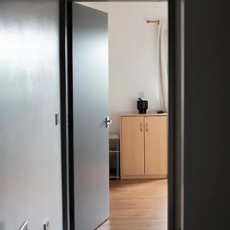 Well-equipped 4 Bedroom House Close To Centre *