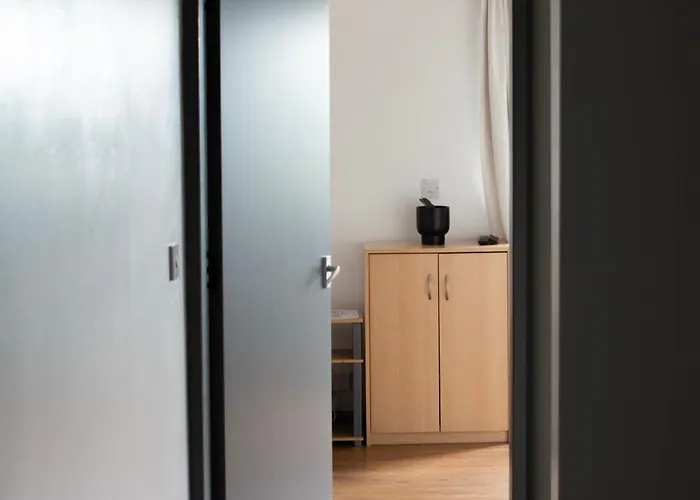 Well-equipped 4 Bedroom House Close To Centre *