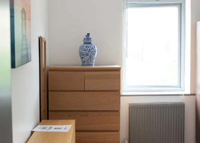 Well-equipped 4 Bedroom House Close To Centre