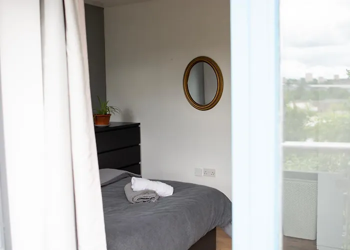 Well-equipped 4 Bedroom House Close To Centre *