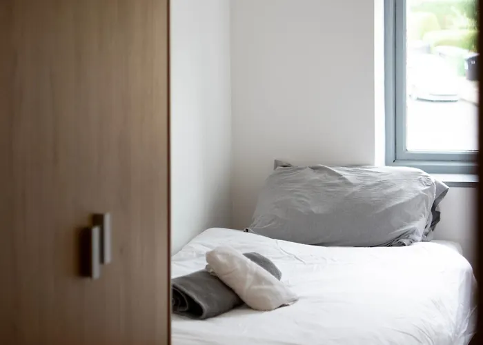 Будинок відпочинку Well-equipped 4 Bedroom House Close To Centre Лідс