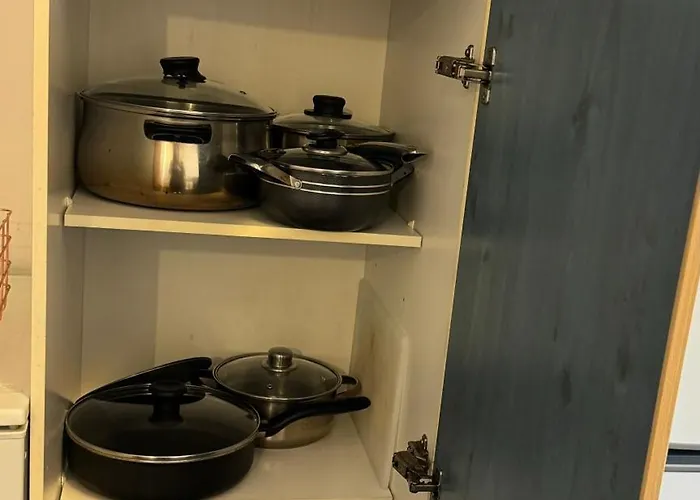 Будинок відпочинку Well-equipped 4 Bedroom House Close To Centre